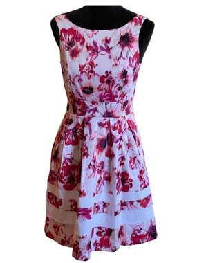 WHITE HIUSE BLACK MARKET COTTAGE CORE FLORAL SLEEVELESS DRESS SZ 2 EUC